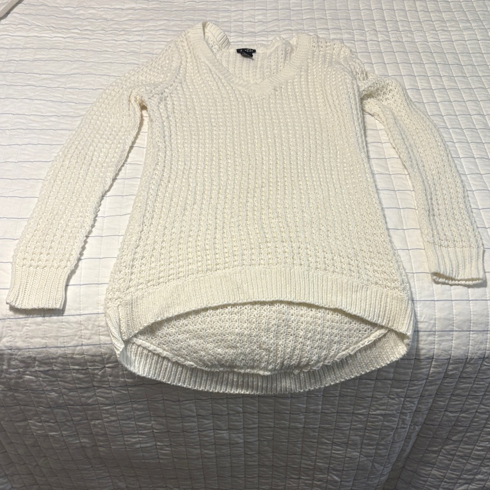 Rue21 Women's V-Neck Cream Sweater